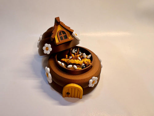 Beehive Playset with 6 Bees