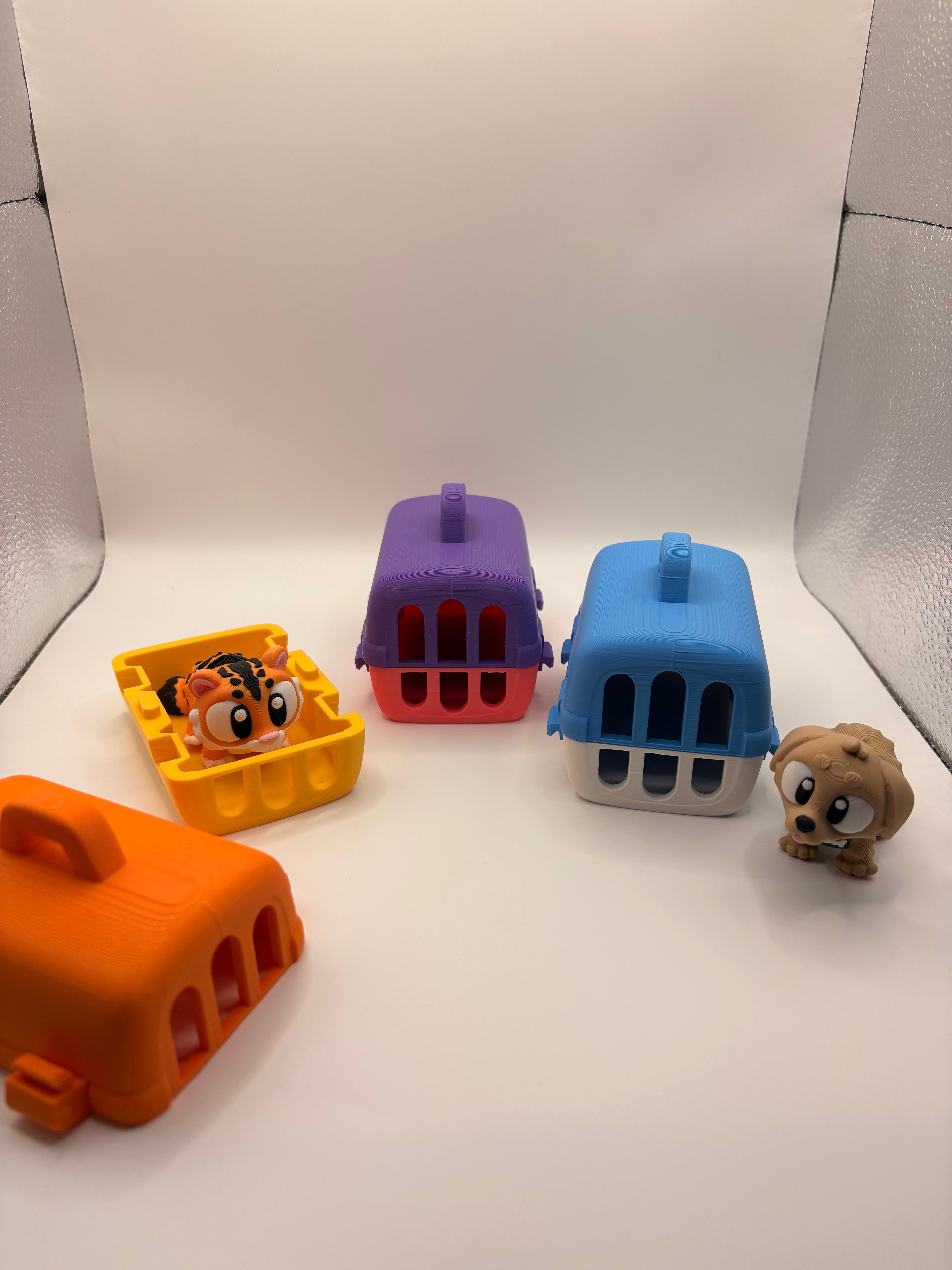Mini Pet Carrier – Toy Carrier for Small Figures & Pretend Play