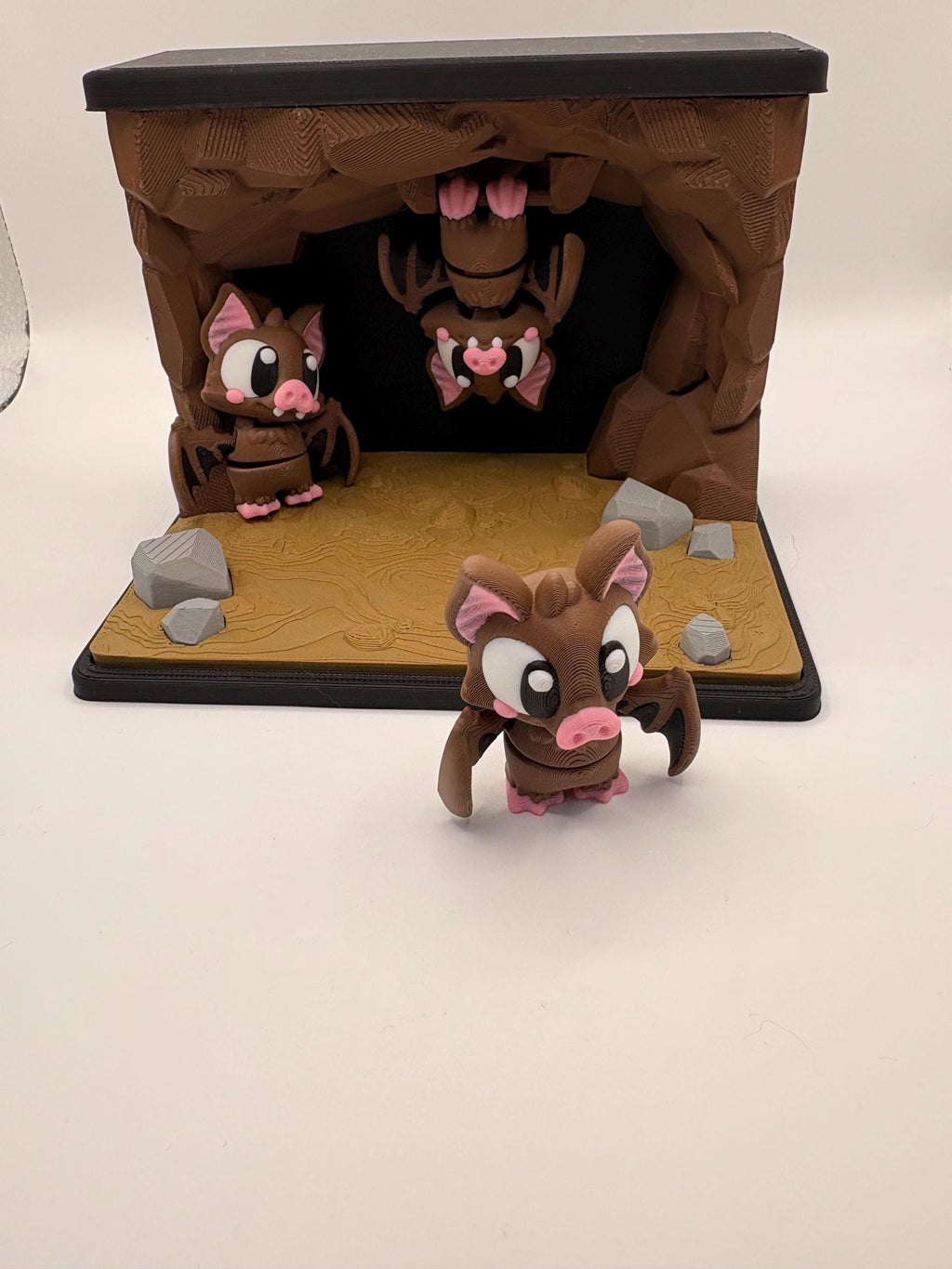 Bat Cave Display – 3D Printed Bat Figurines with Cave Scene | Cute Gothic Decor | Halloween Decor | Desk Shelf Display | Bat Lover Gift